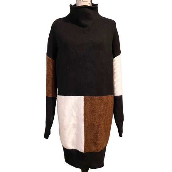 Entro Black and White Color Block Long Sleeve Sweater Dress in Size Medium - Picture 3 of 10